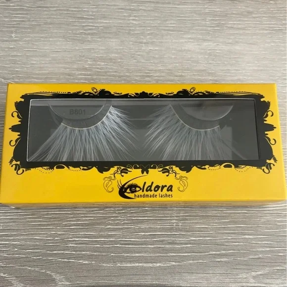 Lashes - Picture 3 of 4